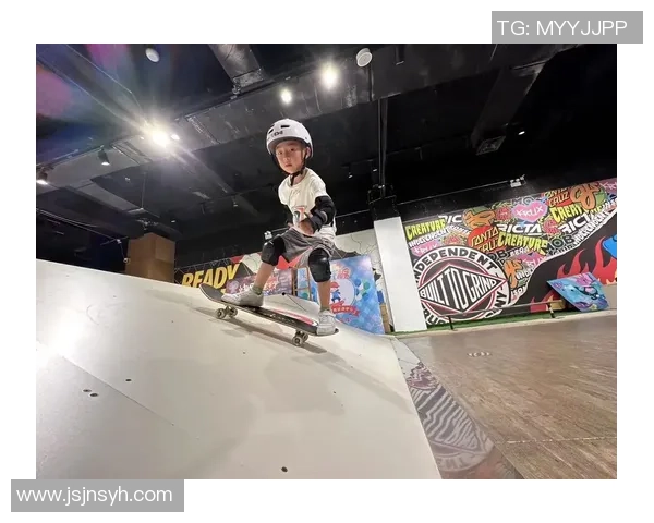 武汉滑板队的团队协作与默契:聚焦滑板运动中的合作精神与成长之路 武汉滑板队的团队协作与默契:聚焦滑板运动中的合作精神与成长之路