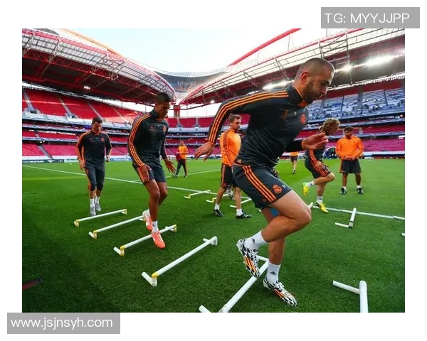 全国锦标赛回顾：上海足球队展现出色耐力与团队精神的精彩表现